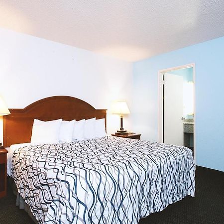 Sky-Palace Inn & Suites Wichita East Εξωτερικό φωτογραφία