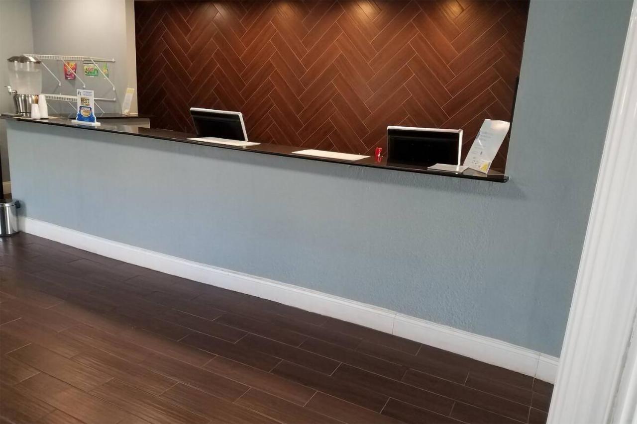Sky-Palace Inn & Suites Wichita East Εξωτερικό φωτογραφία