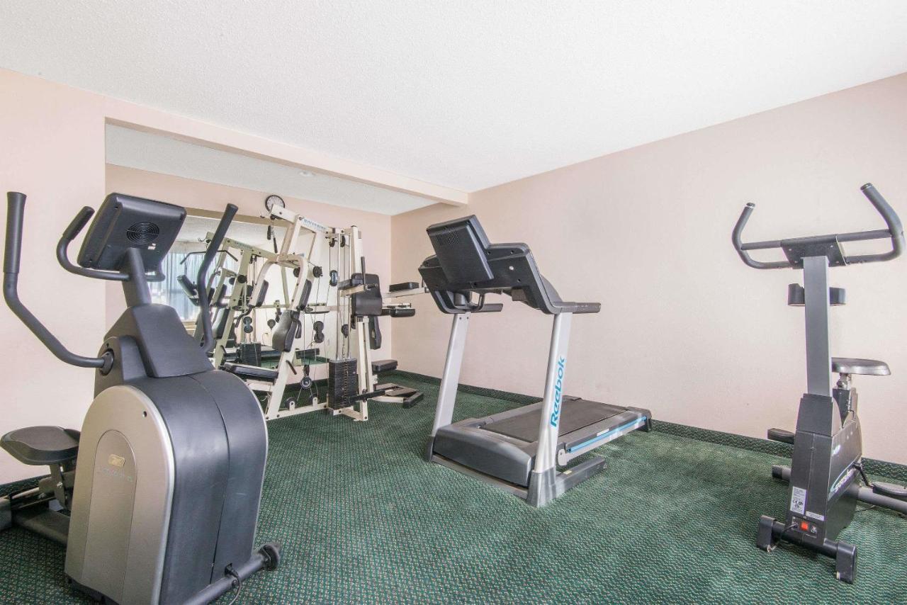 Sky-Palace Inn & Suites Wichita East Εξωτερικό φωτογραφία