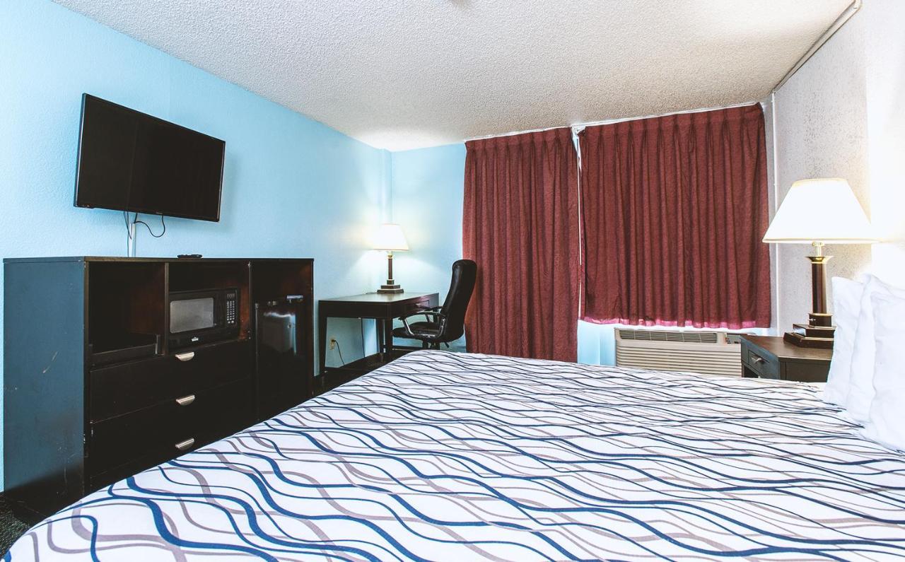 Sky-Palace Inn & Suites Wichita East Εξωτερικό φωτογραφία