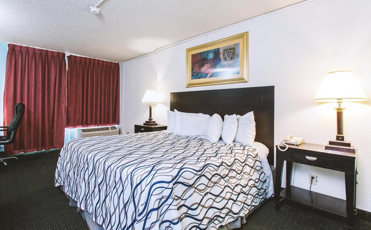 Sky-Palace Inn & Suites Wichita East Εξωτερικό φωτογραφία