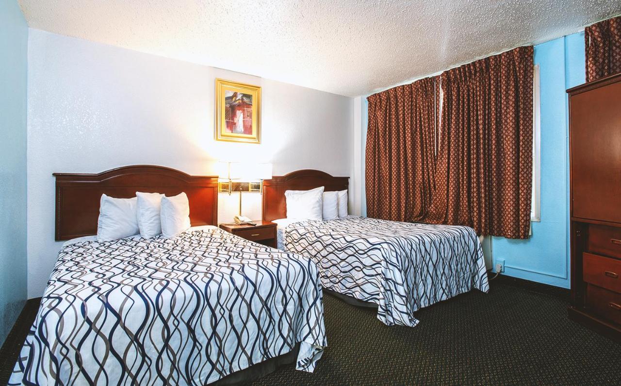 Sky-Palace Inn & Suites Wichita East Εξωτερικό φωτογραφία