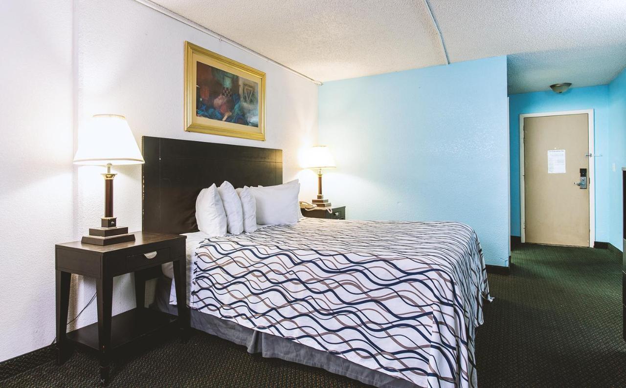Sky-Palace Inn & Suites Wichita East Εξωτερικό φωτογραφία