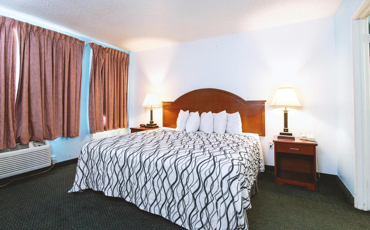 Sky-Palace Inn & Suites Wichita East Εξωτερικό φωτογραφία